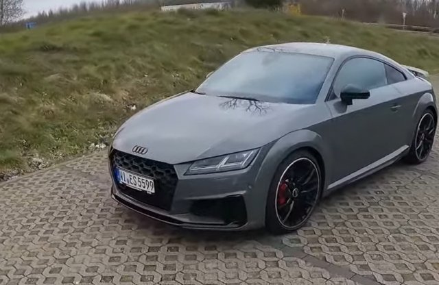 Audi TTS Coupé a német autópályán: ilyen, amikor végsebességig nyomják a győri sportautónak