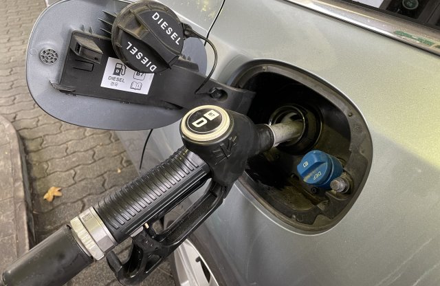 Kis mértékű csökkenés várható az üzemanyagok árában