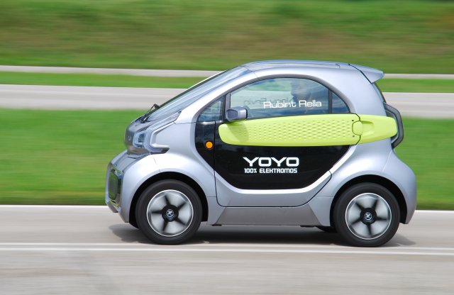 Magyarországon is bemutatták az XEV YoYo villanyautót: íme az árak és az első tesztkör élményei!