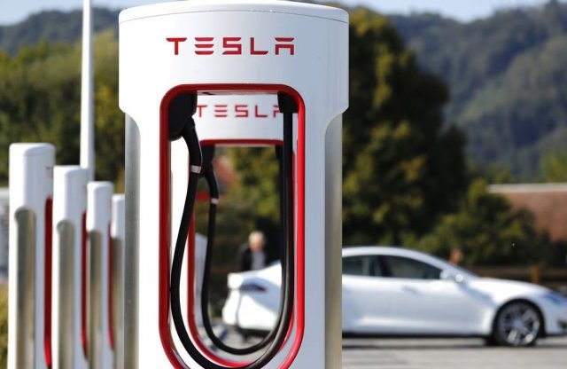 A Tesla Supercharger szabványát támogatja a GM is
