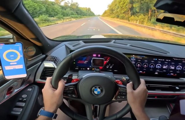A BMW XM V8-as erőforrásának hangjába te is elsőre bele fogsz szeretni