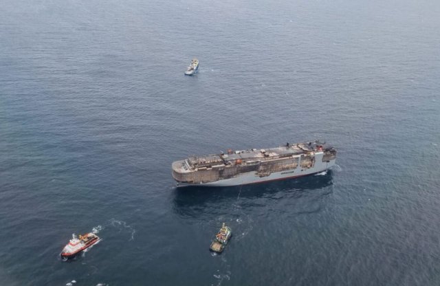 A múlt hét elején kigyulladt hajón a becslések szerint több százmillió eurós a kár