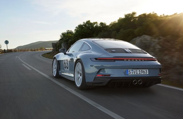 A legendás 911-es modell élettörténetét meséli el a Porsche mindössze 2 és fél percben