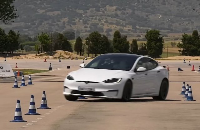Irtózatos erő van a Tesla Model S Plaidben, és most megtudtuk, mire elég ez a jávorszarvasteszten