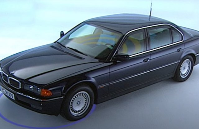 Már 24 évvel ezelőtt is létezett páncélozott csúcs-BMW: mutatjuk, milyen volt akkor!
