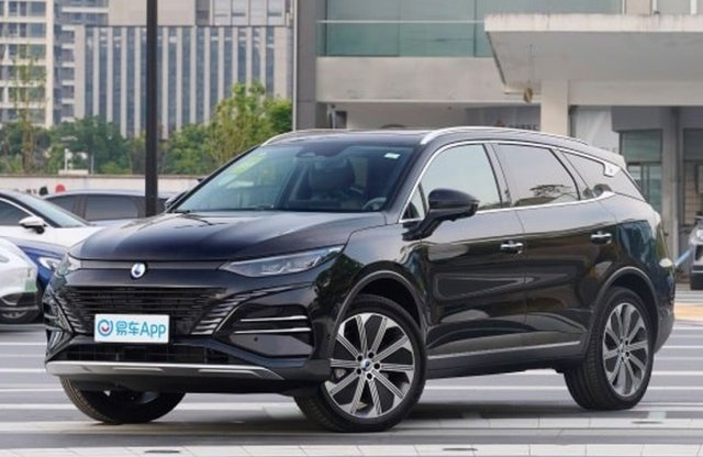 Bevállalnád a kínaiak konnektoros hibrid SUV-ját 16 millió forintért?