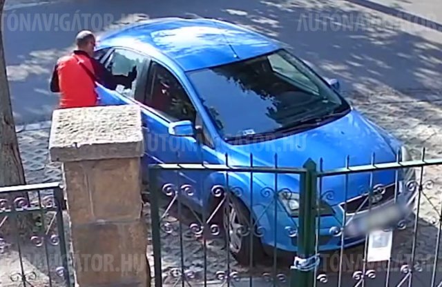 Videón a budapesti autófeltörés: ezért ne hagyd az értékeket az autóban!