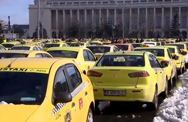 Kolozsváron tüntettek az Uber és a Bolt ellen a taxisok