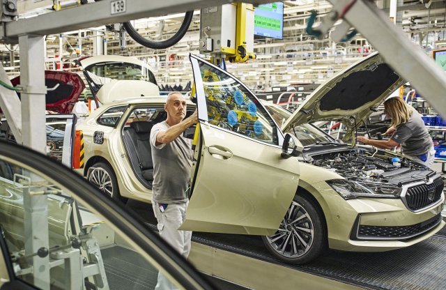 Már gyártják a negyedik generációs Škoda Superbeket az északi szomszédunknál