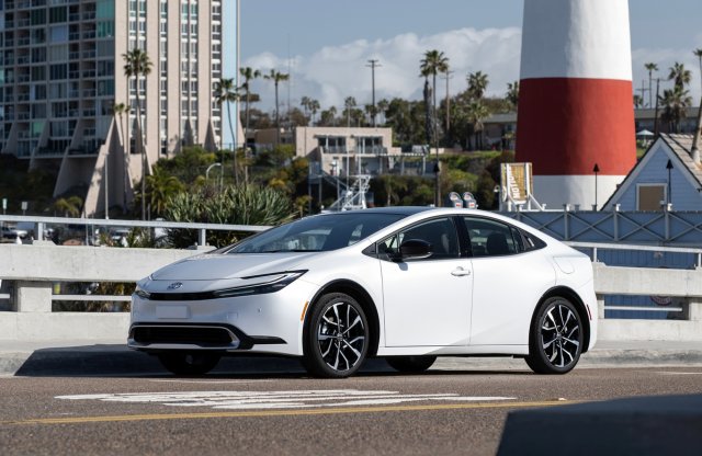 Villanyautókat megelőzve lett első az új Prius Amerikában a leginkább környezetbarát autók versenyén