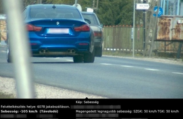 Jász-Nagykun Szolnok vármegyében egy Mercedest 390 ezer forintra büntettek
