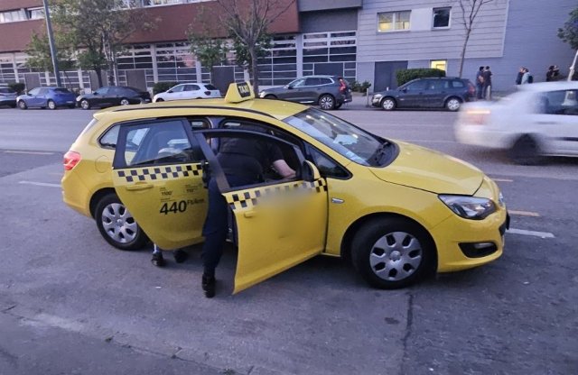 Április első hétvégéjén a budapesti rendőrök 166 taxisofőrt ellenőriztek