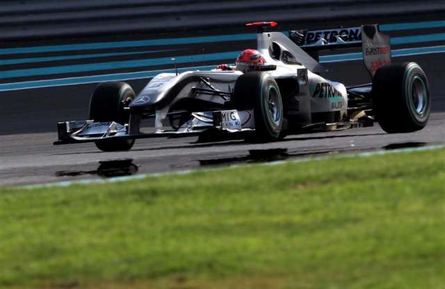 Schumacher utolsó esélye az új Pirelli