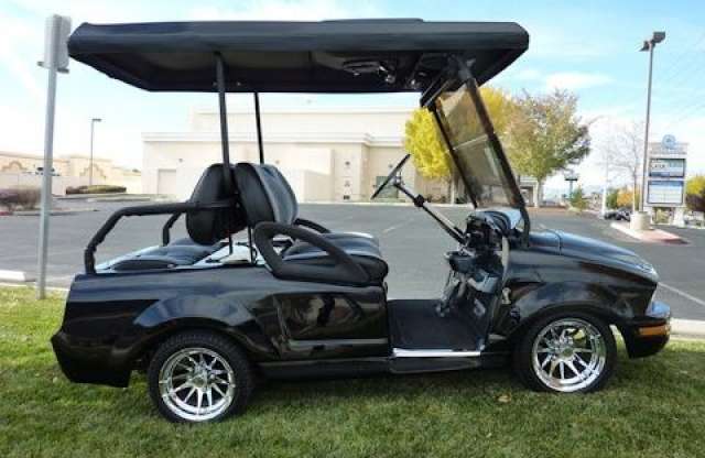 Elektromos golfautó a Mustang GT500KR arcával