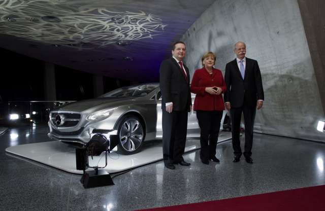 Szülinapi ünnepség a Mercedes-Benznél