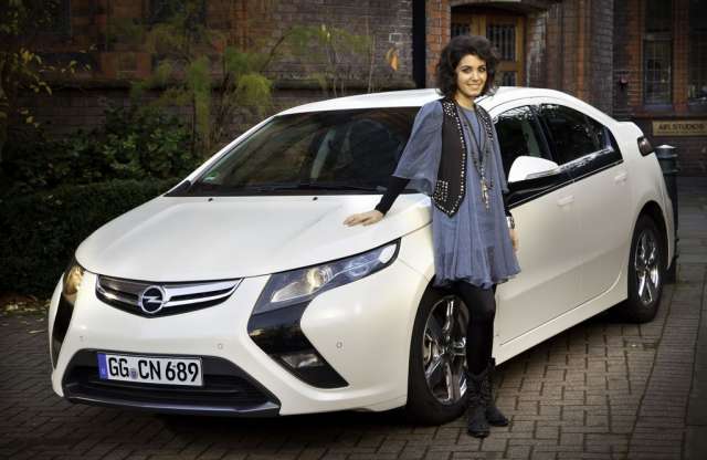 Indul Katie Melua és az Opel Ampera