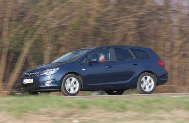 Opel Astra Sports Tourer 1.6 Enjoy teszt