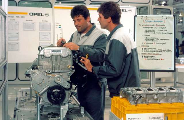Szentgotthárdi Opel: lerakták az új motorgyár alapkövét