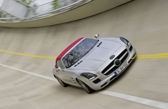 Vászontetővel is jön a Mercedes SLS AMG