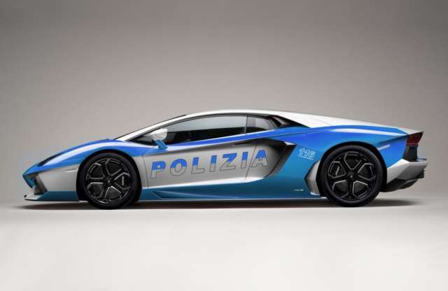 Rendőrautót álmodtak az új Lamborghiniből