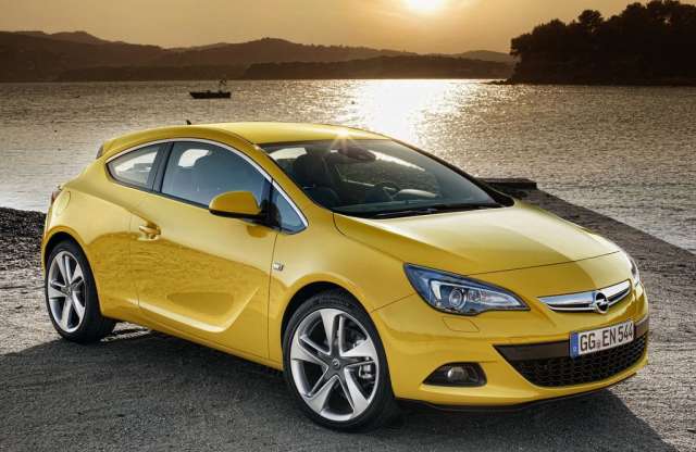 Hivatalos képeken az Opel Astra GTC