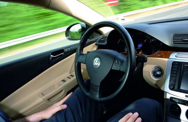 Jelentős lépés a vezető nélküli autó felé a VW-től