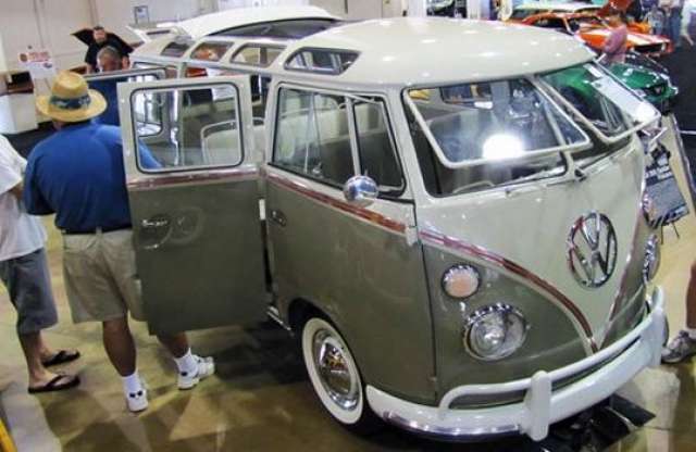 Volkswagen T1 Samba Microbus 217 800 dollárért