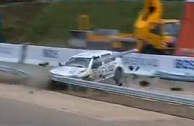 Utcai autóval szimulálták Kubica ralis balesetét
