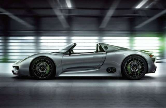 Középmotoros szupersportkocsival áll elő a Porsche?