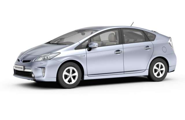 2,2 literes fogyasztással jön a Toyota Prius Plug-in Hybrid