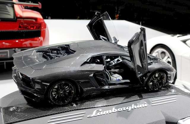 Lamborghini Aventador modell 1,2 milliárdért