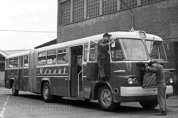 Ilyen csuklós Ikarust nem gyártottak Mátyásföldön, ezt 620-as alapú változatot a Fővárosi Autóbuszüzem prototípusa alapján a Mávaut gyártotta a saját javítóműhelyében, mert az 1960-as évektől szükség mutatkozott nagy befogadóképességű járművekre