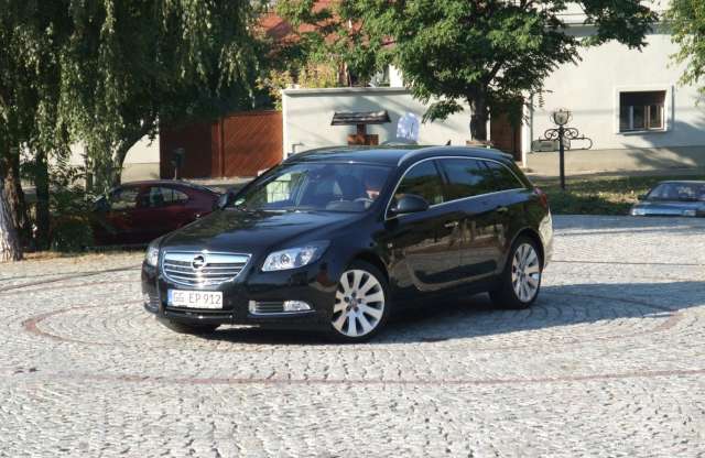Opel Insignia csúcsmodellek: melyik éri meg a legjobban?