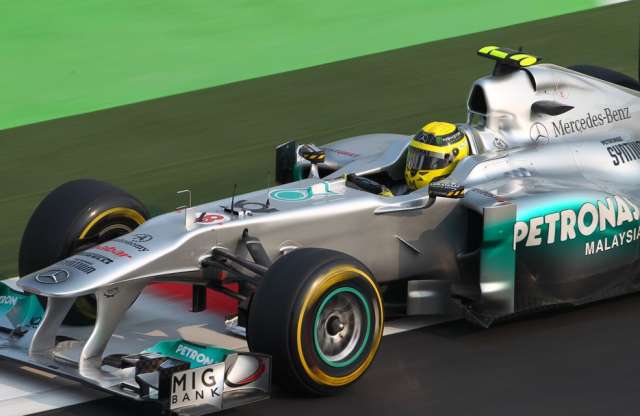 Rosberg hosszabbított, Schumi még nem