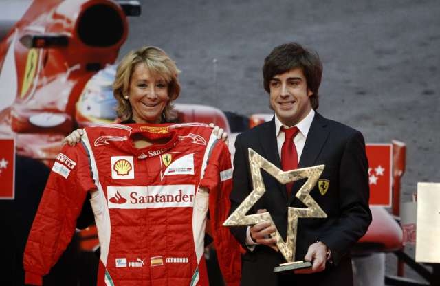 Alonso üdvözli Kimit, fenyegeti Vettelt