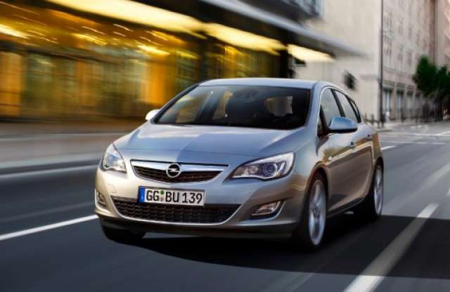 Állami megrendelés nélkül is piacvezető az Opel