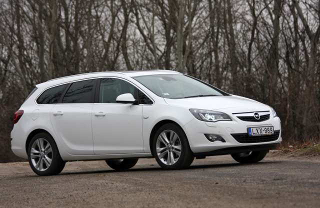 Opel Astra Sports Tourer 2.0 CDTI Cosmo Start/Stop teszt