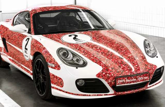 Arcmozaikkal jön a Porsche Cayman S Facebook
