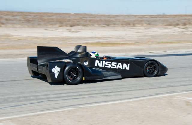Nissan DeltaWing: Le Mans-i lopakodó