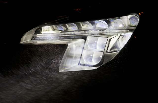 Alkalmazkodó LED mátrixfény az Opeltől