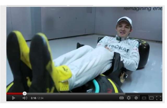 Rosberg megmutatja, hogyan vezetnek az F1-esek