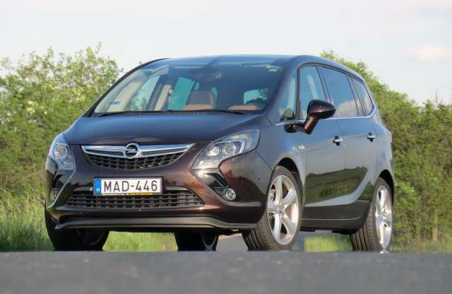 Opel Zafira Tourer 2.0 CDTI Cosmo Automata teszt