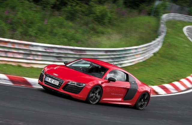 Villanymotorral az Audi R8 e-tron a leggyorsabb