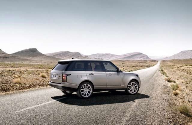 Komoly tömegcsökkentéssel spórol az új Range Rover SUV