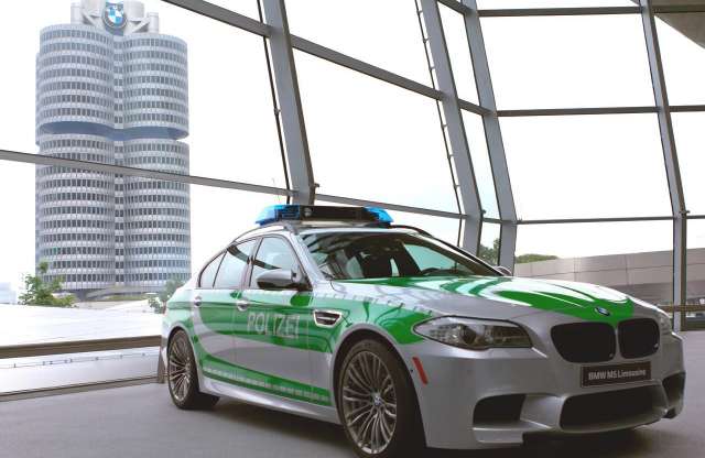 Új M5-ös BMW a német zsaruknak