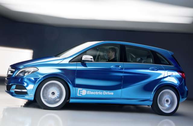 Párizsban bemutatkozik a Mercedes B-osztály Electric Drive