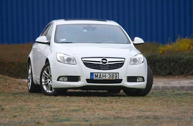 Opel Insignia 2.0 BiTurbo Stop-Start Sport teszt