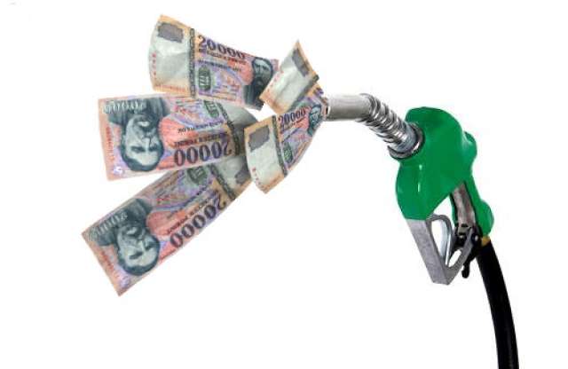 Literenként 2 forinttal csökken a benzin ára szerdától