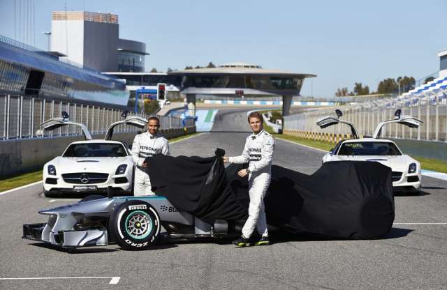 Bemutatkozott a Mercedes F1 W04