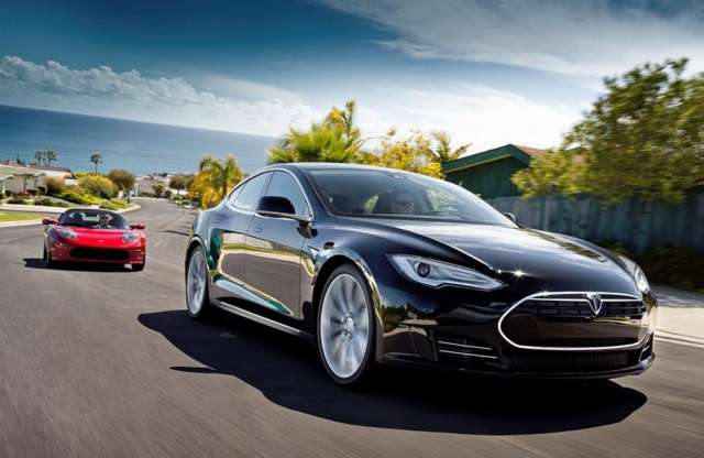 Negyedmérföldes nonszensz: Tesla Model S vs Chevy Volt